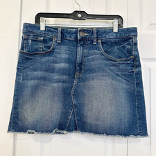 Gap Blue Denim Mini Skirt Womens 12/31 Frayed Hem Pockets Button Closure