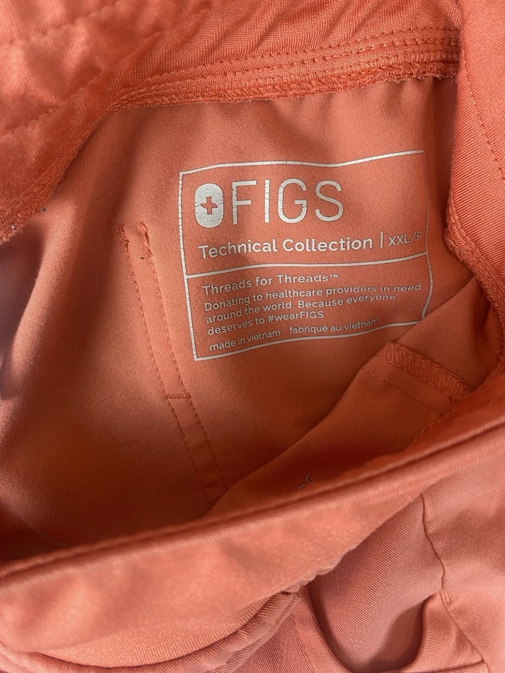 FIGS Women's Size XXL/P  Jogger Scrub Tech Pants Peach/Pink Cargo - Image 2 of 4