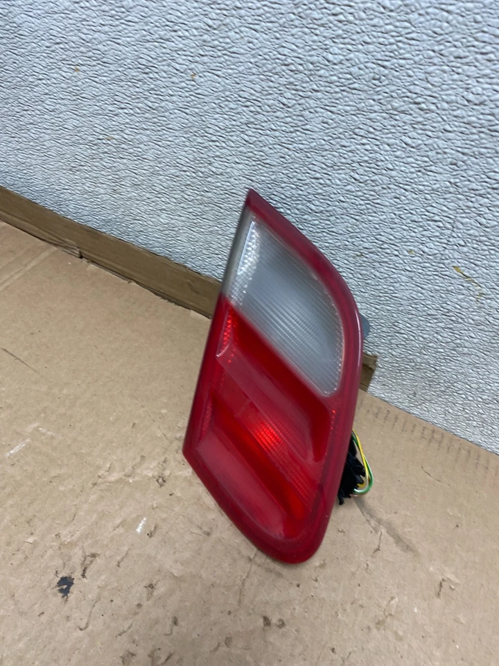 Luz trasera interior izquierda conductor Mercedes Benz CLK 1998-2003 U8609 DW Foto 2 de 4