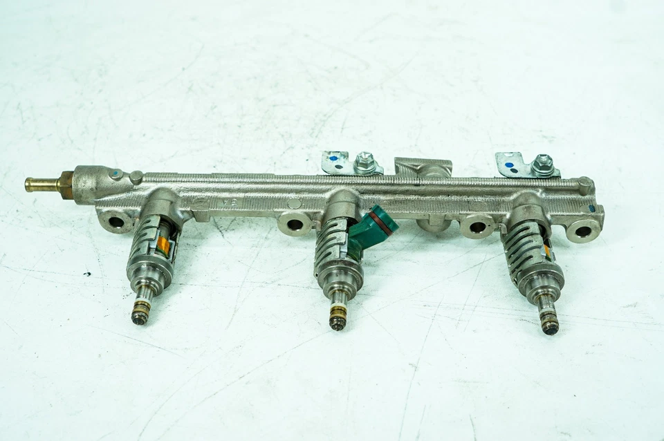 06-08 Lexus IS250 IS350 OEM Barra de válvula de presión de gasolina reguladora de combustible 1042 Foto 2 de 4