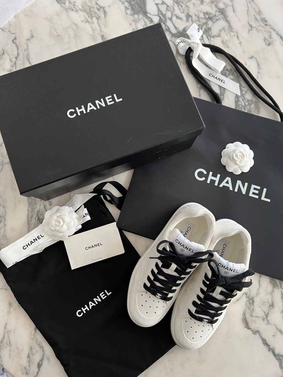 NEW Chanel 22A White Black Suede CC Flat Lace Up Tie Runner NEW Chanel 22A White Black Suede CC Flat Lace Up Tie Runner