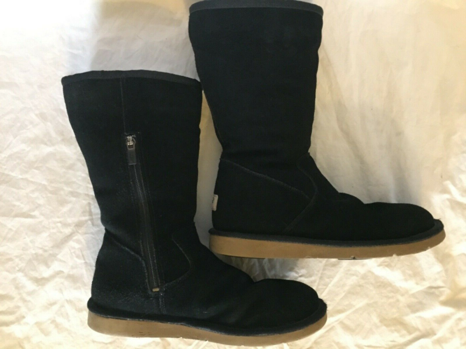 Women’s  UGG boots BLACK side zip size 9 - image 4