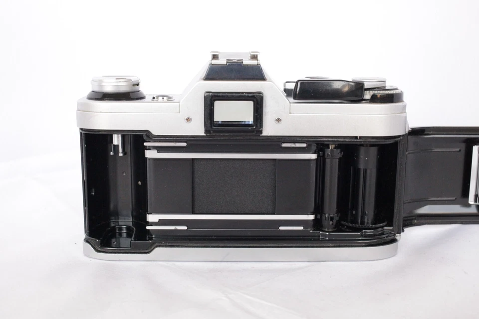 Canon AE-1 35mm SLR Film Camera with 50mm f/1.8 Lens Kit, Refurbished & Tested - Image 3 of 4