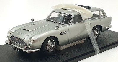 Cult Models Maßstab 1:18 CML028-4 Aston Martin DB5 Shooting Brake H.Radford grau