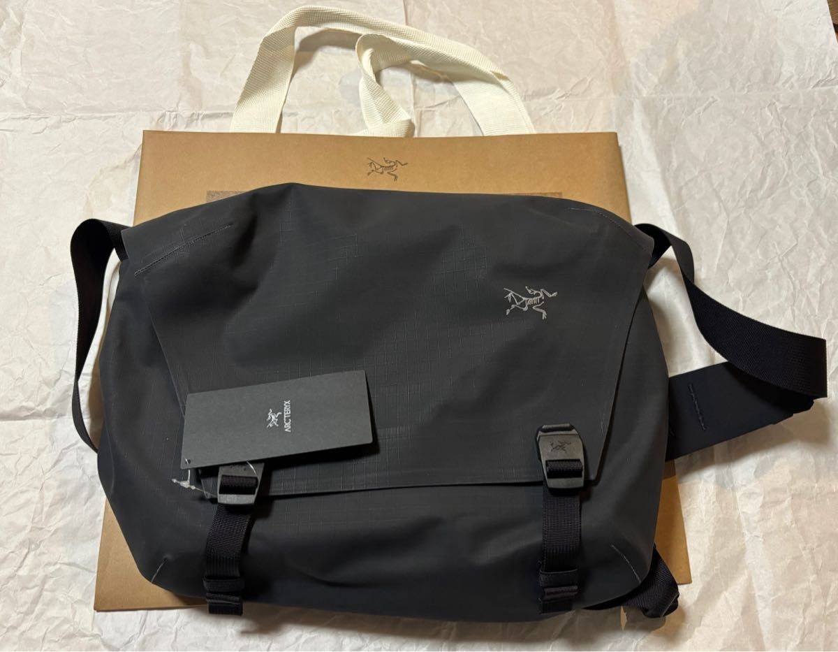 Arc'teryx Granville 10 Courier Bag Black Waterproof Messenger Bag