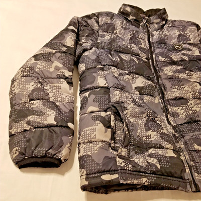 Puma  Black/Gray Puffer Jacket Size Lg 14-16 Gently Used Excellent Winter Coat