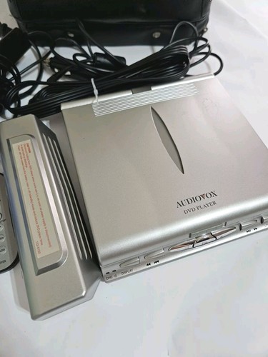 Audiovox AMC DV1680 Lettore DVD Portatile (6.8") con Custodia, Accordi, Telecomando ++ Funziona - Foto 3 di 13