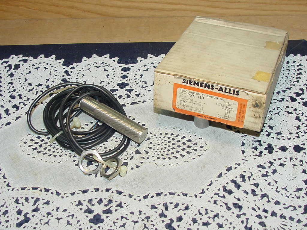 Siemens-Allis PXS 113, Bero Proximity Switch, 6-30V DC, Shielded, NEW Old Stock!