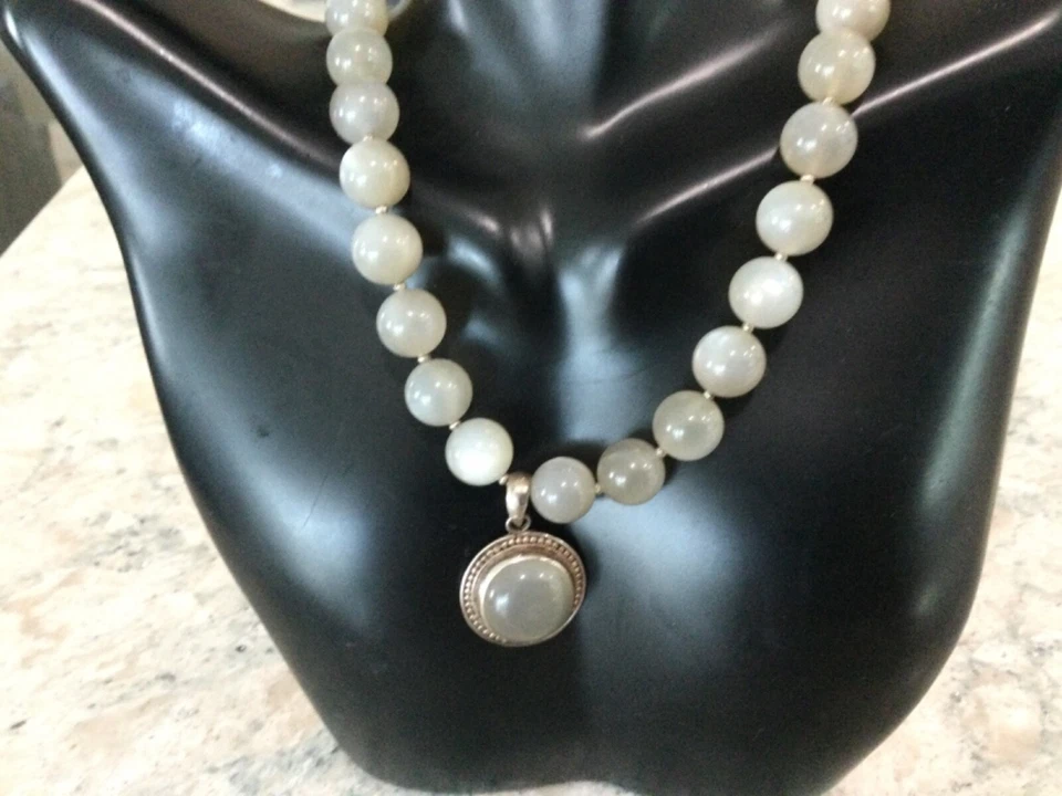 Colar e pingente feitos à mão de prata esterlina 925 natural raro verde pedra da lua - Imagem 3 de 4