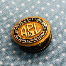 Johns Hopkins University Applied Physics Lab 5 Yr Service Award GF Screwback Pin