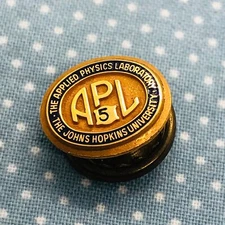 Johns Hopkins University Applied Physics Lab 5 Yr Service Award GF Screwback Pin