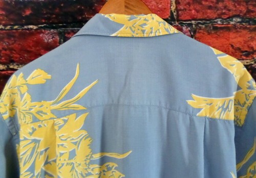 Camisa de campamento informal para hombre Nautica estilo hawaiano 100 % seda azul oro floral - Imagen 5 de 6