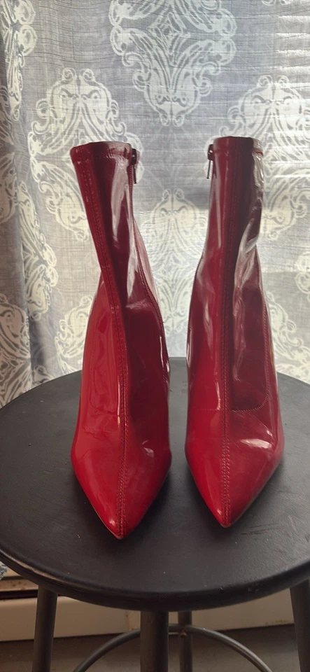  Botines de aguja de charol sintético Bebe rojos usados una vez talla 8 1/2 Foto 2 de 4