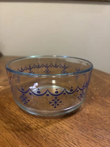 Pyrex #7201 Clear Glass Microwave Safe Snowflake Pattern  Bowl