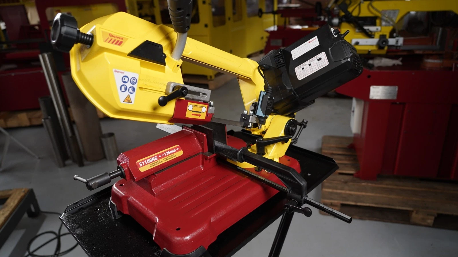 Tragbare Bandsägemaschine für Metall