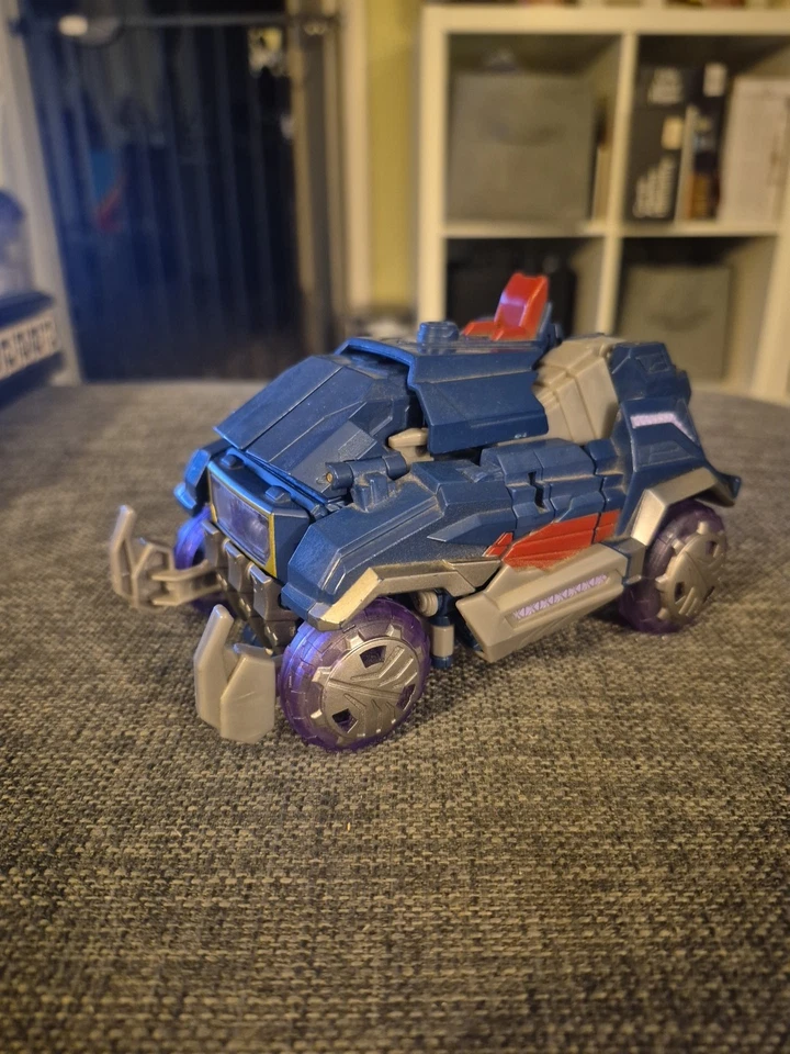 Transformers Fall Of Cybertron Soundwave 2013 Voyager Class Transforms well.  - Image 2 of 4