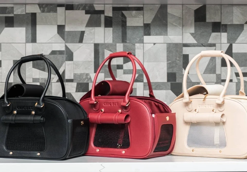 Bolsa de viaje de primera clase para mascotas perros (negro) - Chic Pet Bags Foto 2 de 4