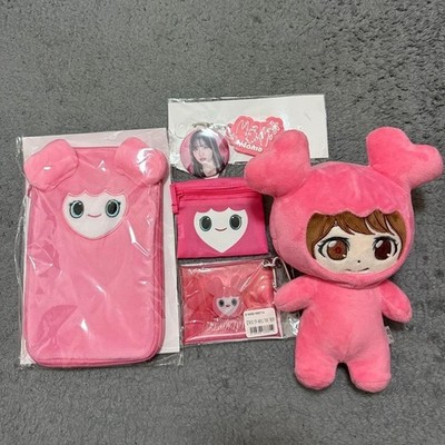 TWICE Momo Merch Set Plüsch-Maskottchen-Beutel Anstecknadel...