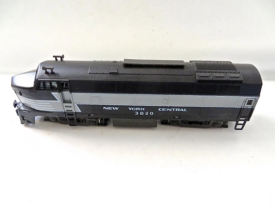 HO Model Power 724 New York Central Baldwin Shark Nose powered Diesel NEW OS - Image 3 of 4
