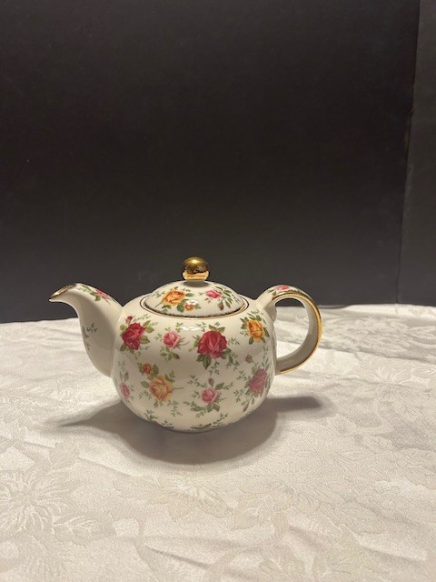 Royal Albert Old Country Roses Teapot