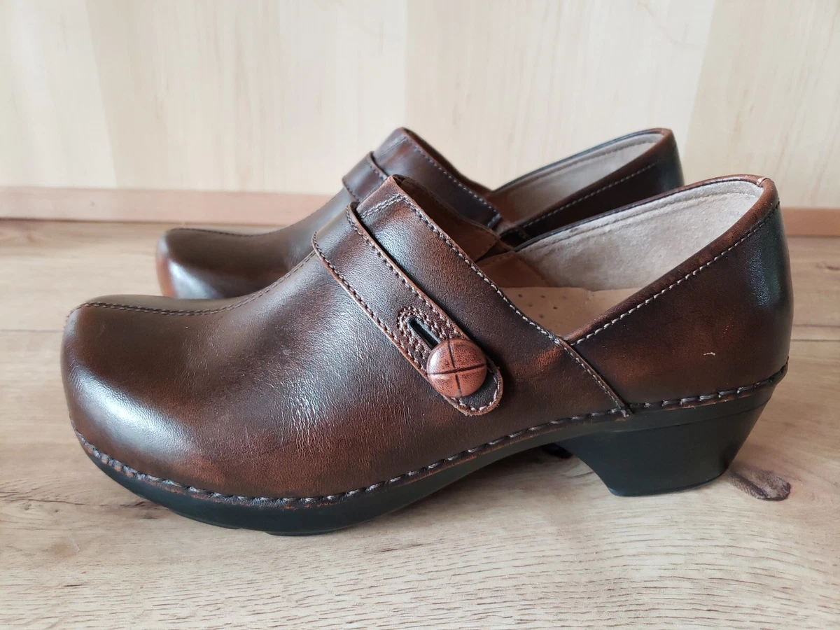 Dansko clogs best sale with low heel