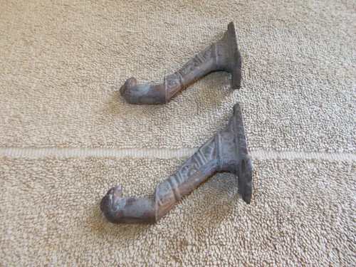 VINTAGE STAIR RAIL BRACKETS WALL MOUNT CAST METAL ORNATE FARM HOUSE LOT-2