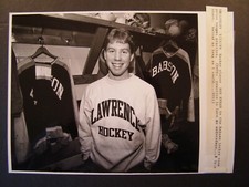 Glossy Press Photo 1989 Ron Beran Babson Hockey Player inside Locker room