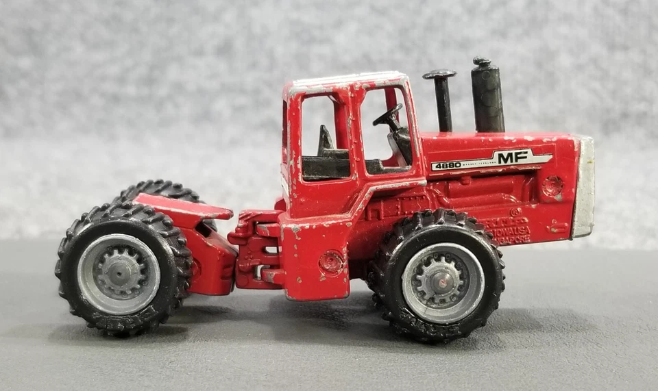 ERTL 1/64 MF MASSEY FERGUSON 4880 ARTICULATING TRACTOR DIECAST METAL RED - Image 3 of 4