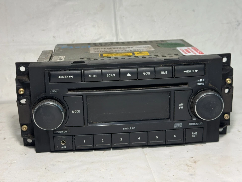 Radio CD Jeep Dodge Chrysler Grand Cherokee Commander 05-09 con auxiliar REF 5064171AG Foto 3 de 4