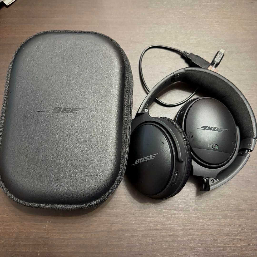 Bose QuietComfort 35 Wireless Noise-Cancelling Headphones in Black Pre-Owned-image