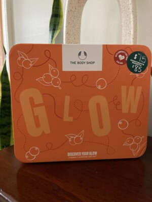 The Body Shop Discover Your Glow Vitamin C Skincare Gift Set