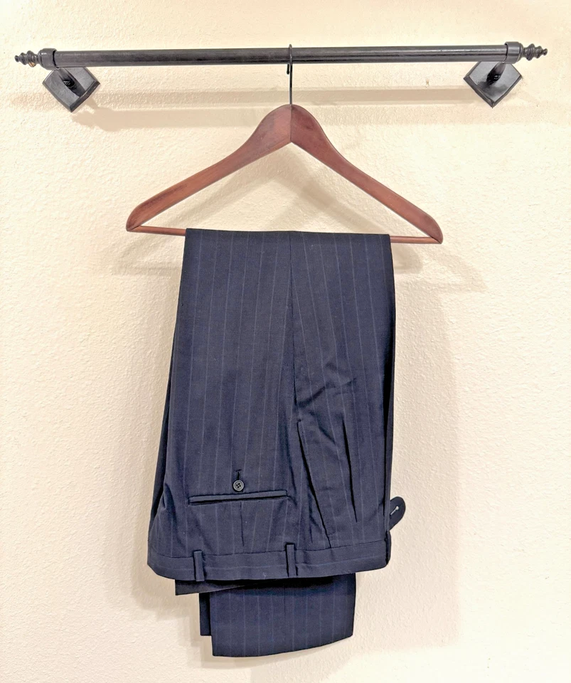 Traje De Colección Hickey Freeman Personalizado Doble Pecho Pico Solapa Azul Marino A Rayas 37R Foto 3 de 4