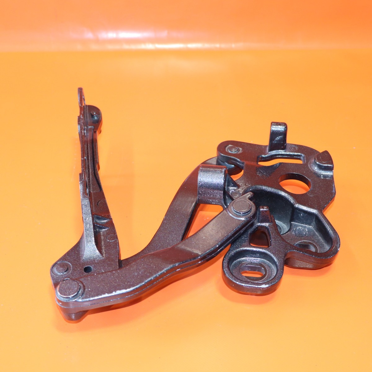 Aston Martin DBX Straight-Six 2021-2024 Left Engine lid hinge