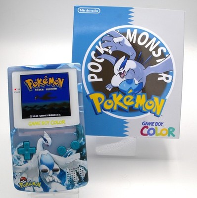 Nintendo Game Boy Color Konsole mit Q5 IPS Display, Lugia Themengehäuse & Box