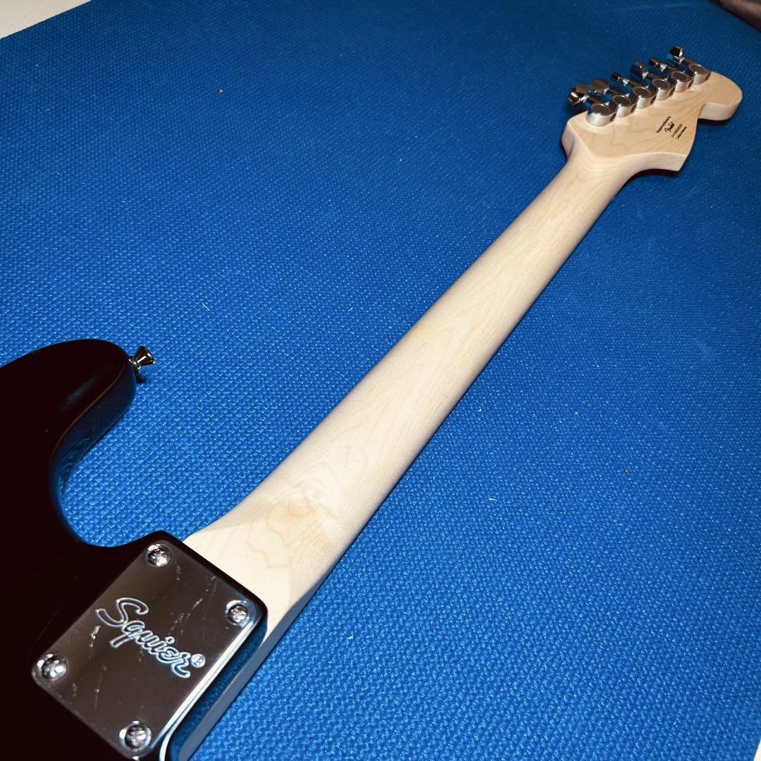 Squier Strat エレキギター ブラック ギターケース付き Squier Strat エレキギター ブラック ギターケース付き
