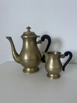 Cafetière ancienne en métal argenté et son pot de lait EPNS - Photo 1/4