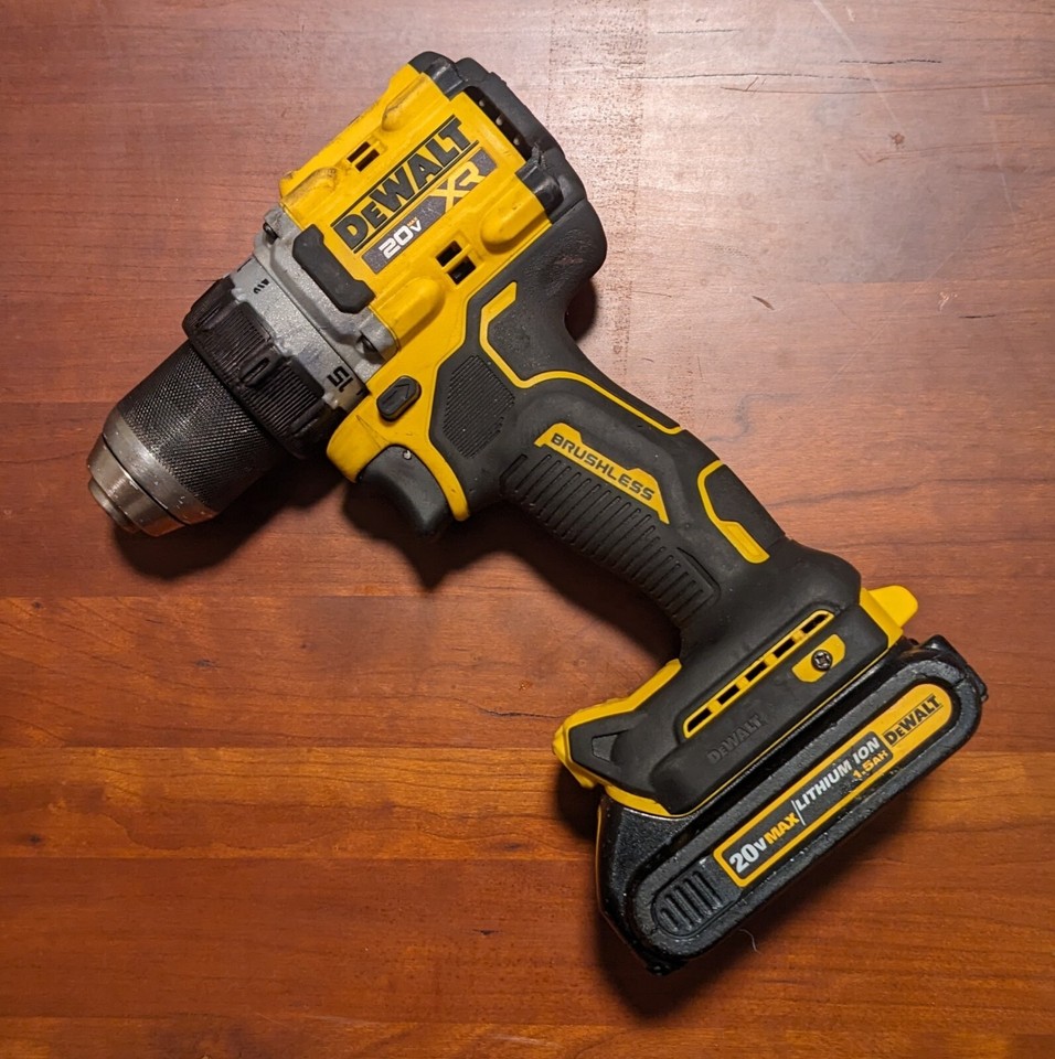 DEWALT DCD800 20v Max XR Cordless Drill With Battery And