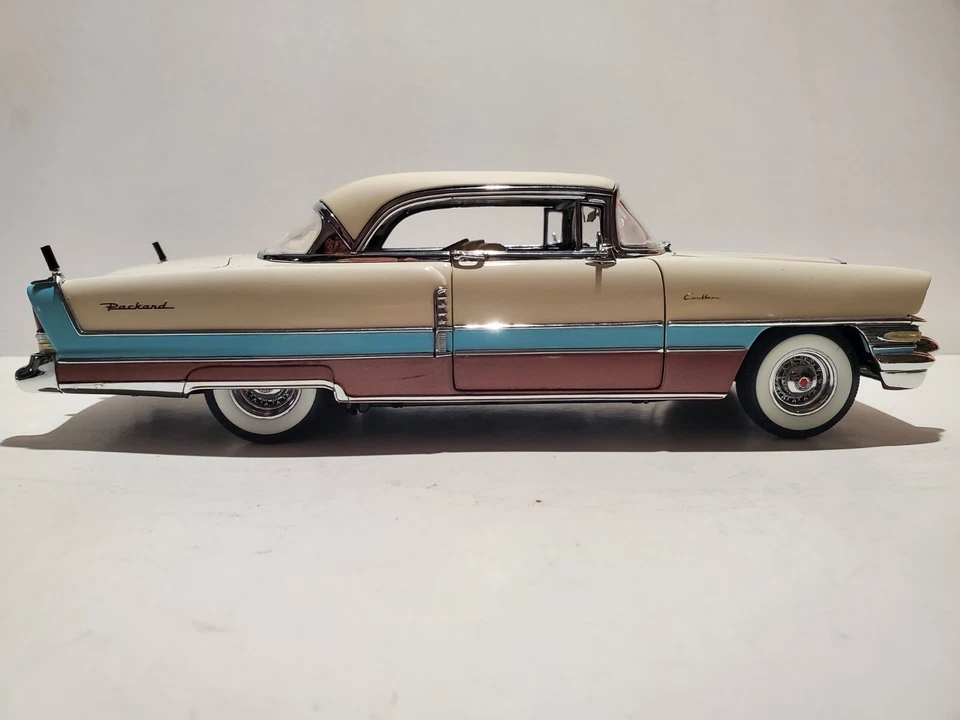 Danbury Mint 1956 Packard Caribbean 1:24 Scale Diecast Model Car - Image 4 of 4