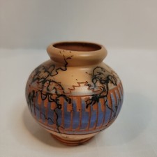 Small Navajo Pueblo Etched Horse Hair Vase/Pottery signed by Michelle Smith