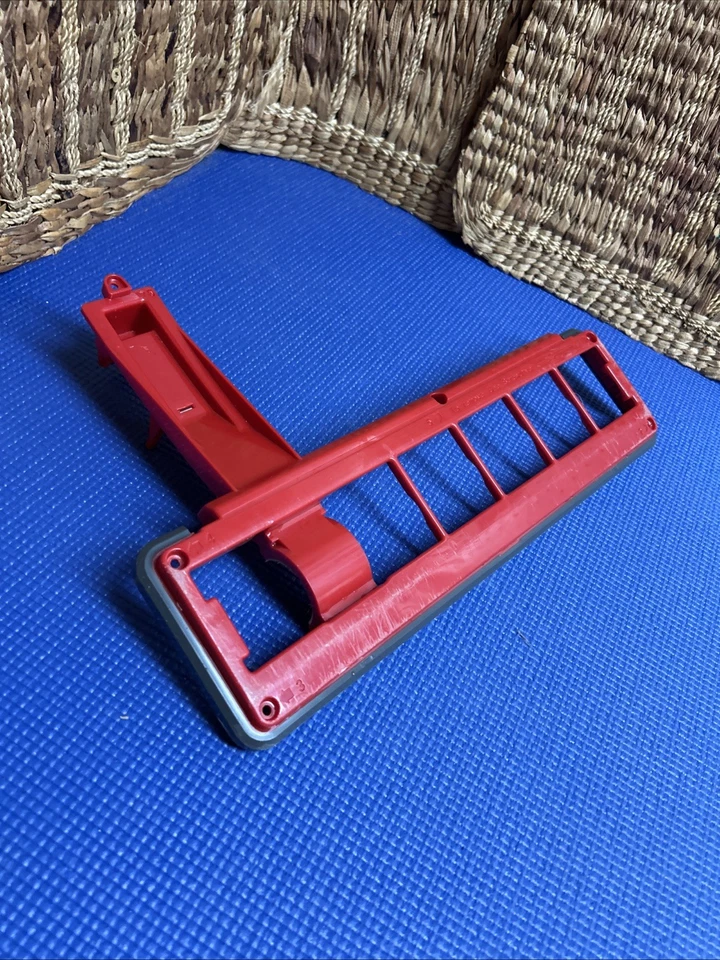 Hoover UH72630 UH72630PC BOQUILLA INFERIOR SUELA DESLIZANTE PLACA SUELA ROJA OEM Parte Foto 2 de 4