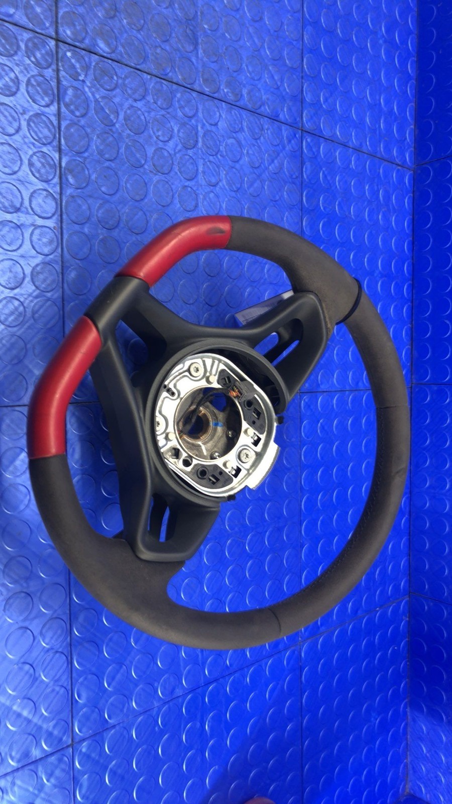 2016-2021 MCLAREN 570S OEM ALCANTARA STEERING WHEEL APEX RED/CARBON BLACK *SCUFF