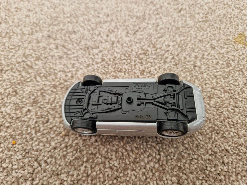 CORGI SOLIDO 1/43 CLASSIC BMW Z8 SILVER DIECAST MODEL CAR COLLECTABLE - Image 3 of 3