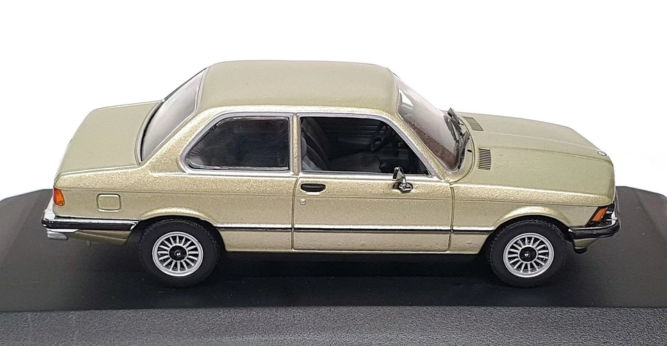 Minichamps 1/43 Scale 430 025474 - 1975-83 BMW 323i Saloon - Met. Green - Image 3 of 4