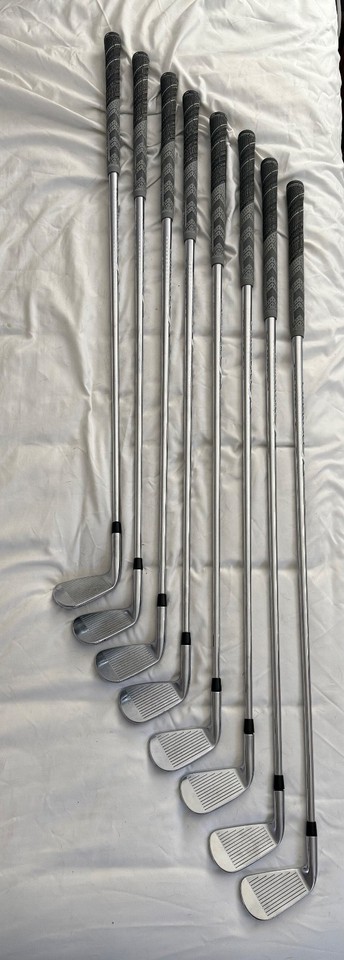 Série de fers T100S 2021 Black Limited Edition Titleist
