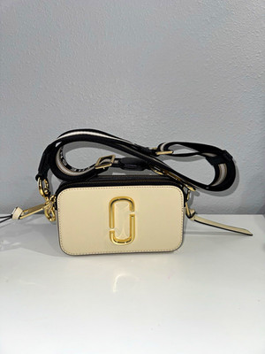 Marc Jacobs Women s Beige/Black Crossbody Bag Zip Logo Gold Hardware Strap