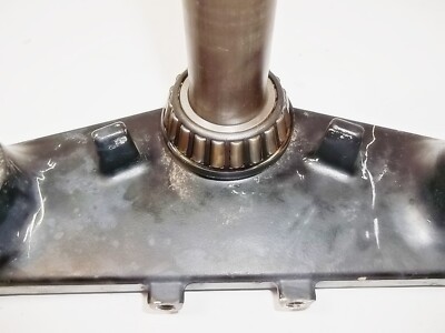 KAWASAKI ZX11 NINJA LOWER TRIPLE TREE FORK HOLDER 44037-1266