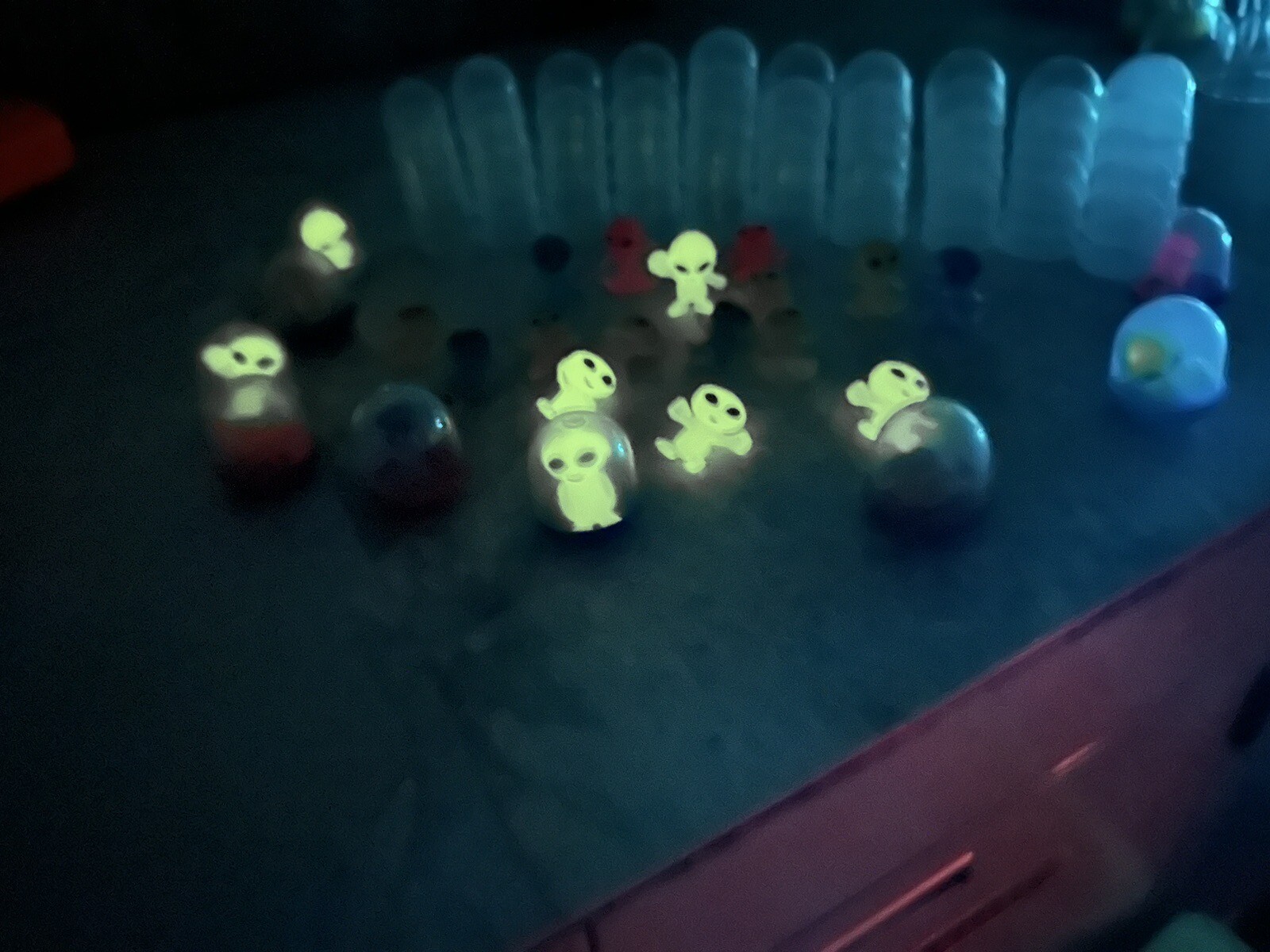 Alien Mini Action Figures  1.1 inch Capsul, 25pcs  Pack, glow in the dark Mixed.