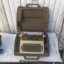 Royal Medallion Il Electronic Typewriter With Case thumbnail
