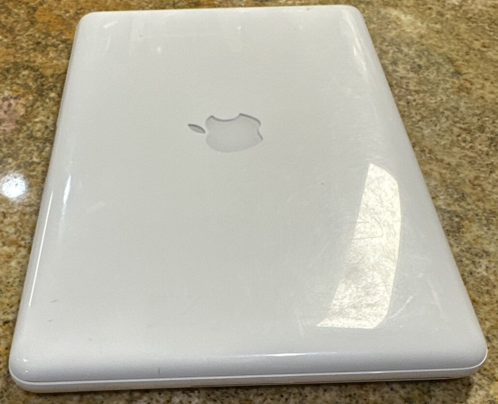 Apple Macbook 13 A1342 White Unibody 2.26GHz 128GB SSD 2GB Apple Macbook 13 A1342 White Unibody 2.26GHz 128GB SSD 2GB