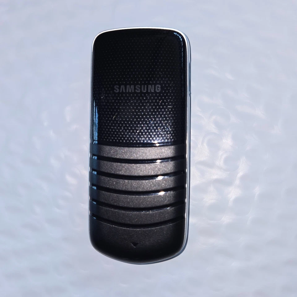 Vintage Cell Phone Samsung SGH-T105G Working Conditions - Image 3 of 3